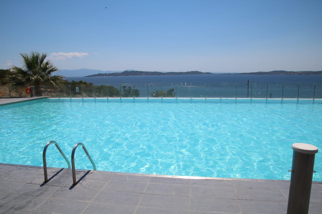 Pool Akrathos Beach Hotel