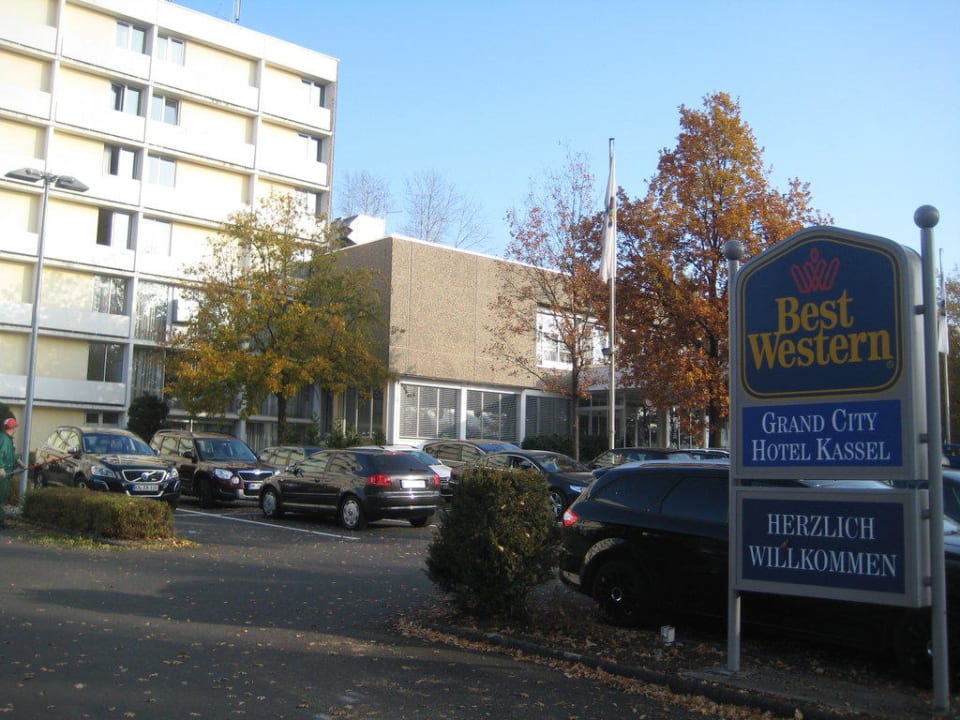 Außenansicht und Eingangsbereich Wyndham Garden Kassel