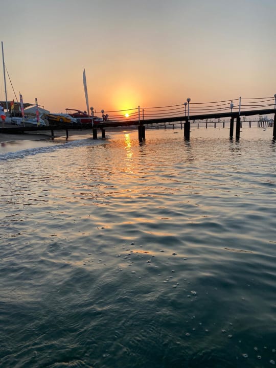 Strand Saturn Palace Resort Hotel