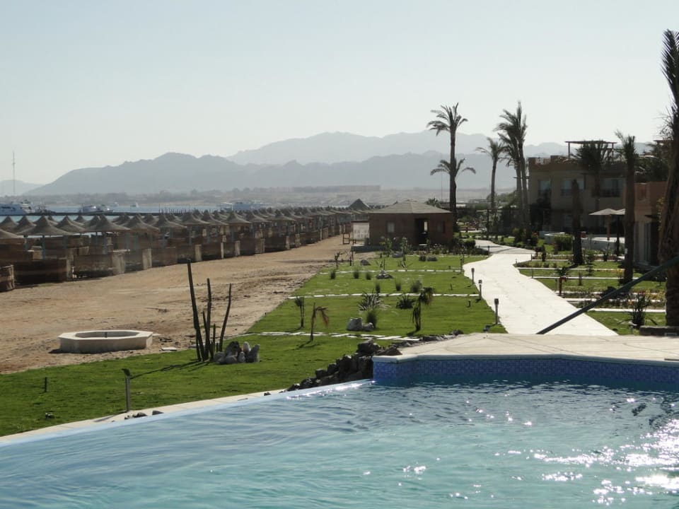 Zwischen Strand und Hotel Imperial Shams Abu Soma