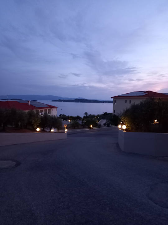 Außenansicht Akrathos Beach Hotel