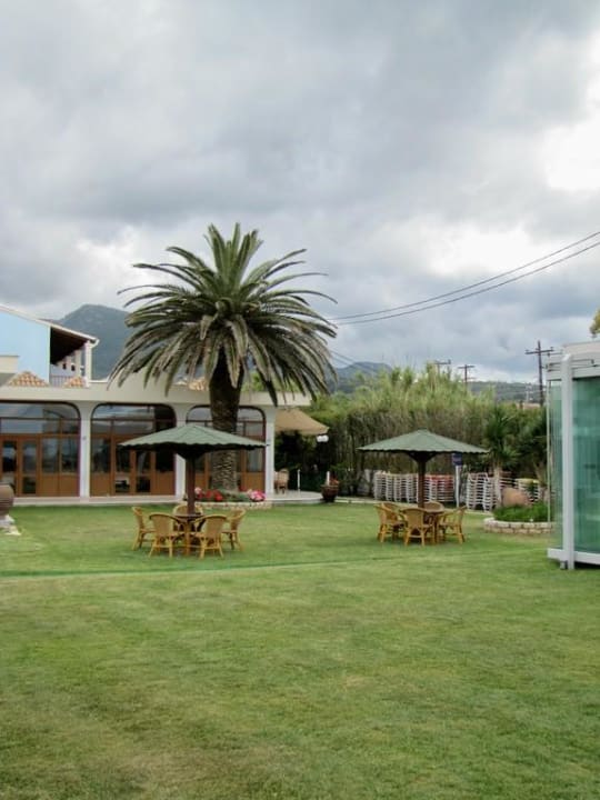 Blick auf den Restaurantbereich Acharavi Beach Hotel