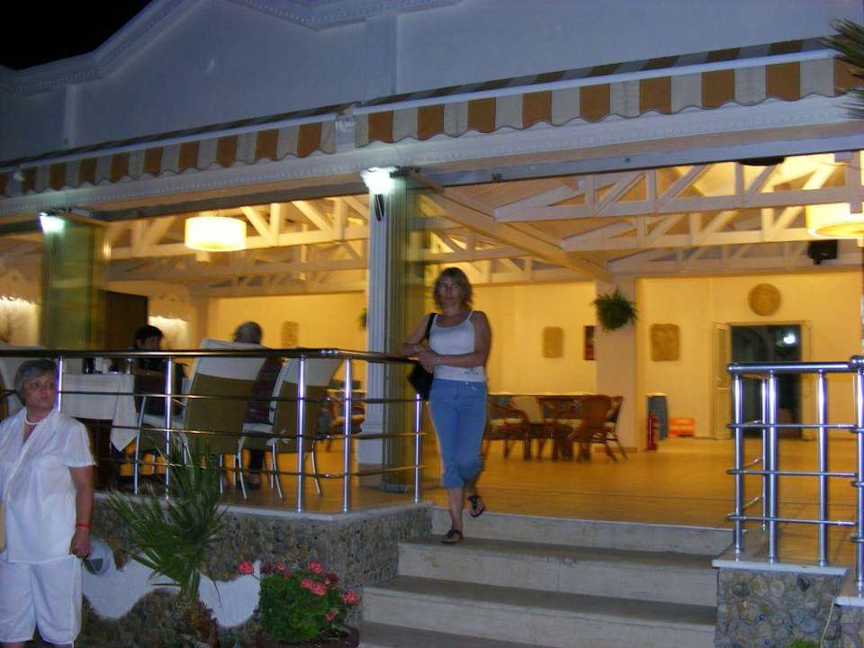 W restauracji przed plażą Hotel Turihan