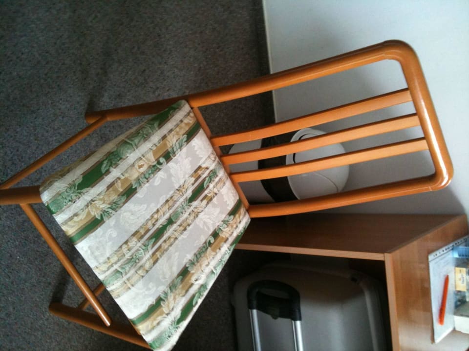 Wackliger Stuhl Relax Inn Health & Spa