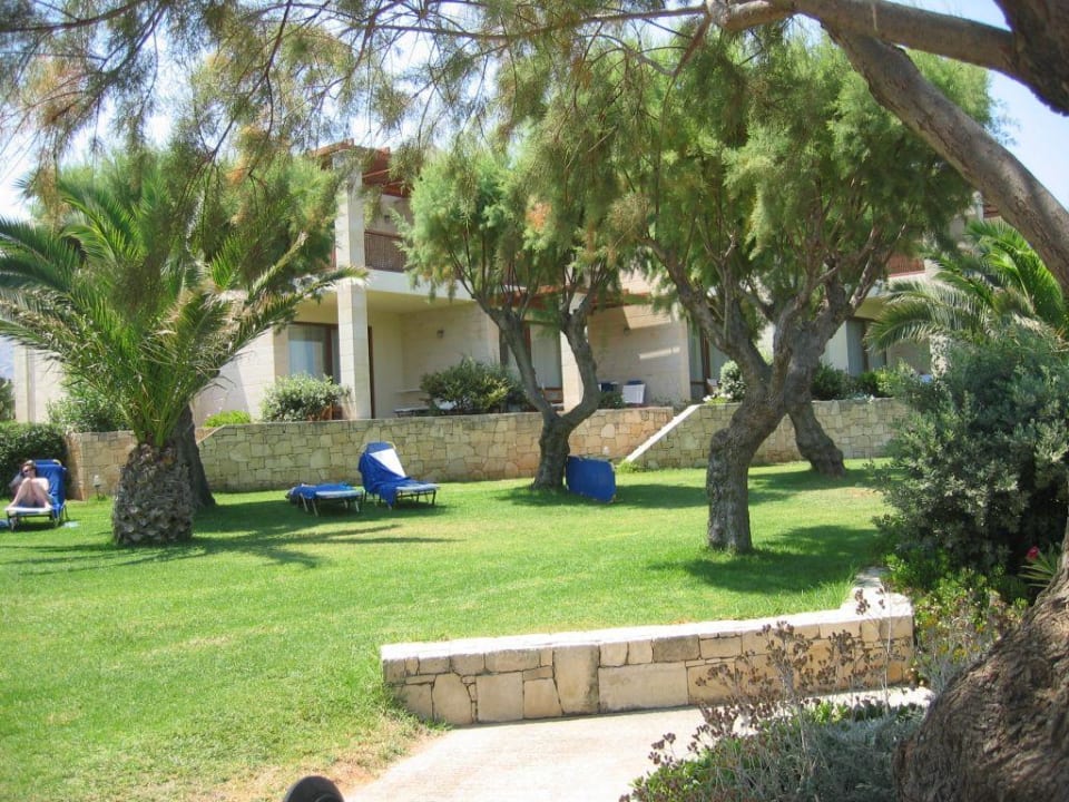 Blick von Stand auf die Bungalows Phãea Cretan Malia