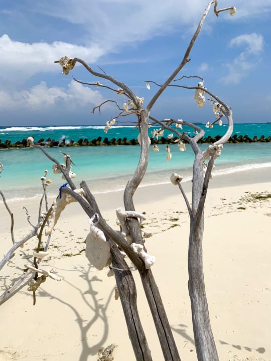 Strand Kuredu Island Resort & Spa