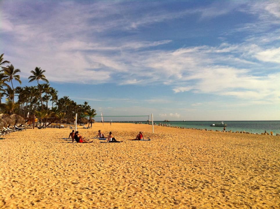Morgengymnastik am Strand Secrets Royal Beach Punta Cana - Adults only