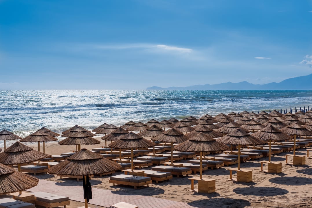 Strand Cumeja Beach Club & Hotel