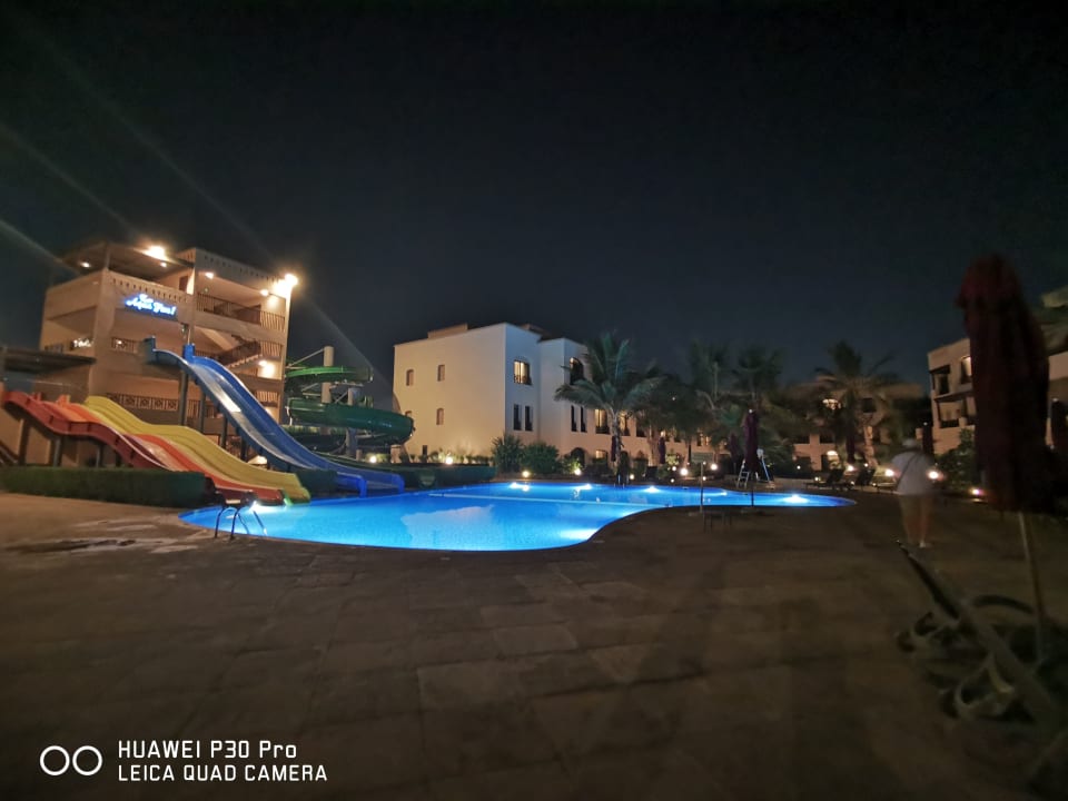 Pool The Cove Rotana Resort