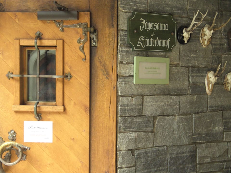 Eingang zur Jägersauna Alpenhotel Oberstdorf