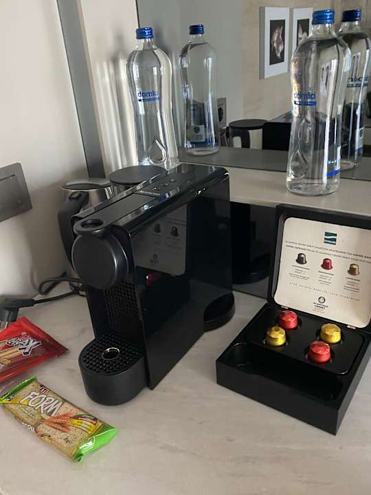 Zimmer Acanthus Cennet Barut Collection