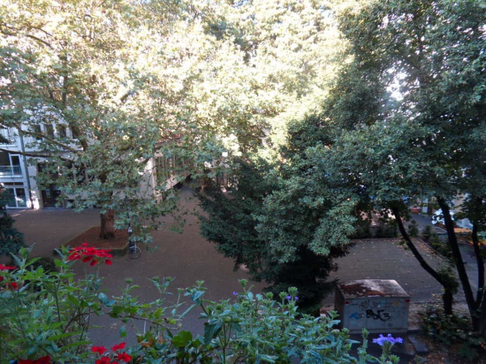 Blick auf den Ehrenhof CityClass Hotel am Heumarkt