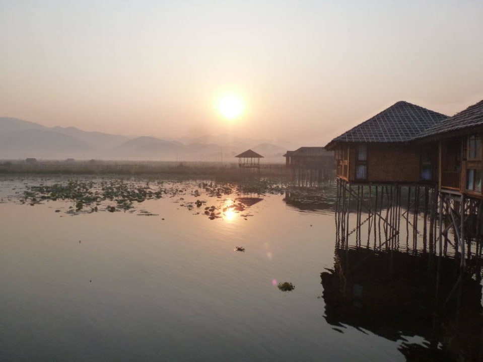 Sonnenaufgang am Inle-See Hotel Golden Island Cottages 1 & 2