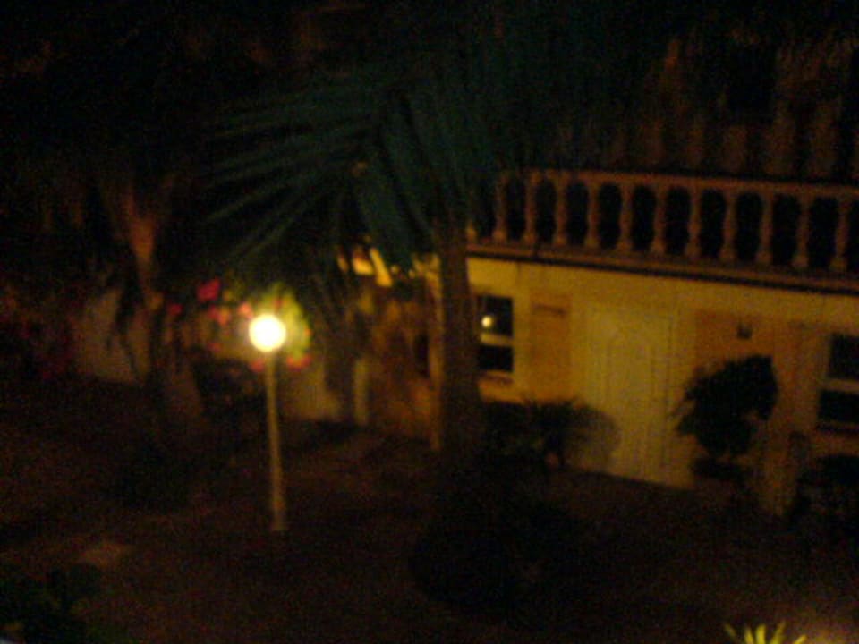 Innenhof bei Nacht Hotel Cupidor