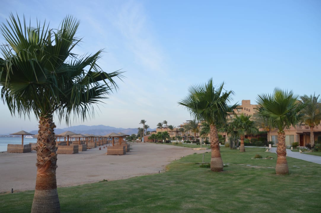 Blick zum Hotelstrand vom ION Club Shams Prestige Abu Soma-Adults Only