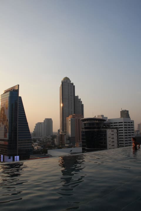 Pool im 14. Stock Eastin Grand Hotel Sathorn