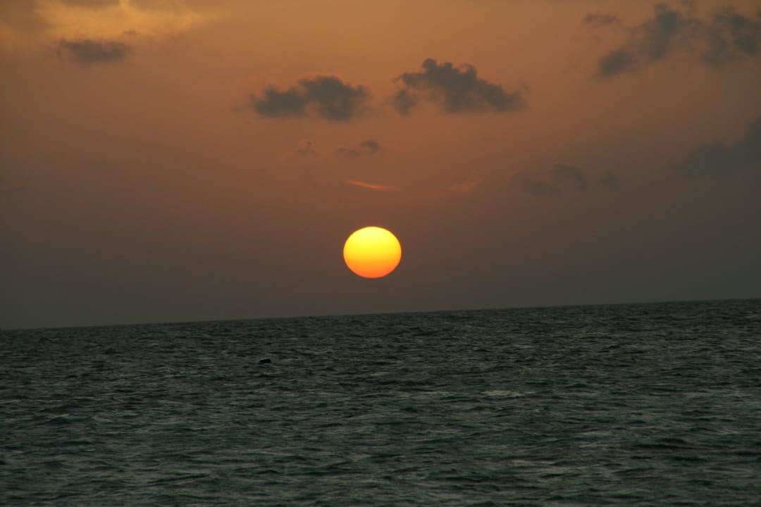 Sonnenuntergang Thulhagiri Island Resort