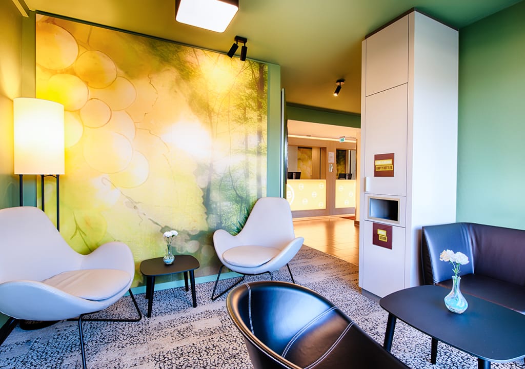 Lobby B&B Hotel Baden Airpark