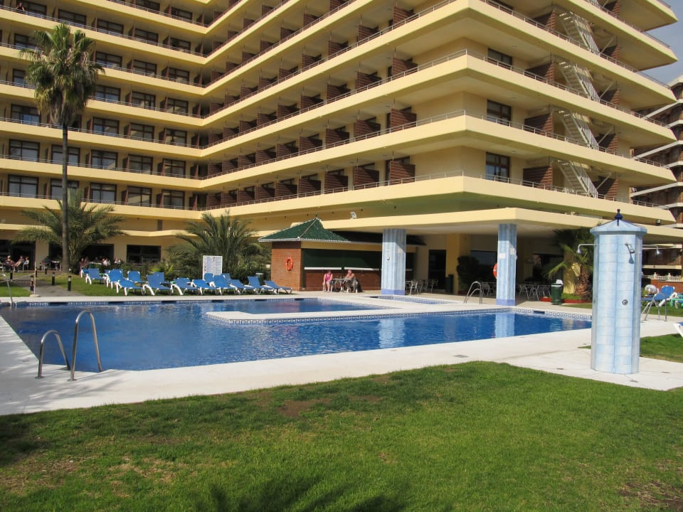 Pool mit Blick auf Hotel BLUESEA Gran Cervantes
