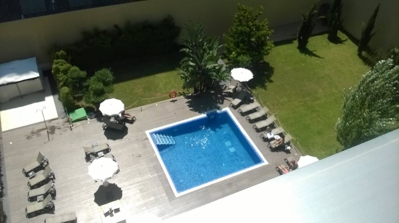 Gepflegter, kleiner Pool Hotel & Spa Villa Olimpic@ Suites