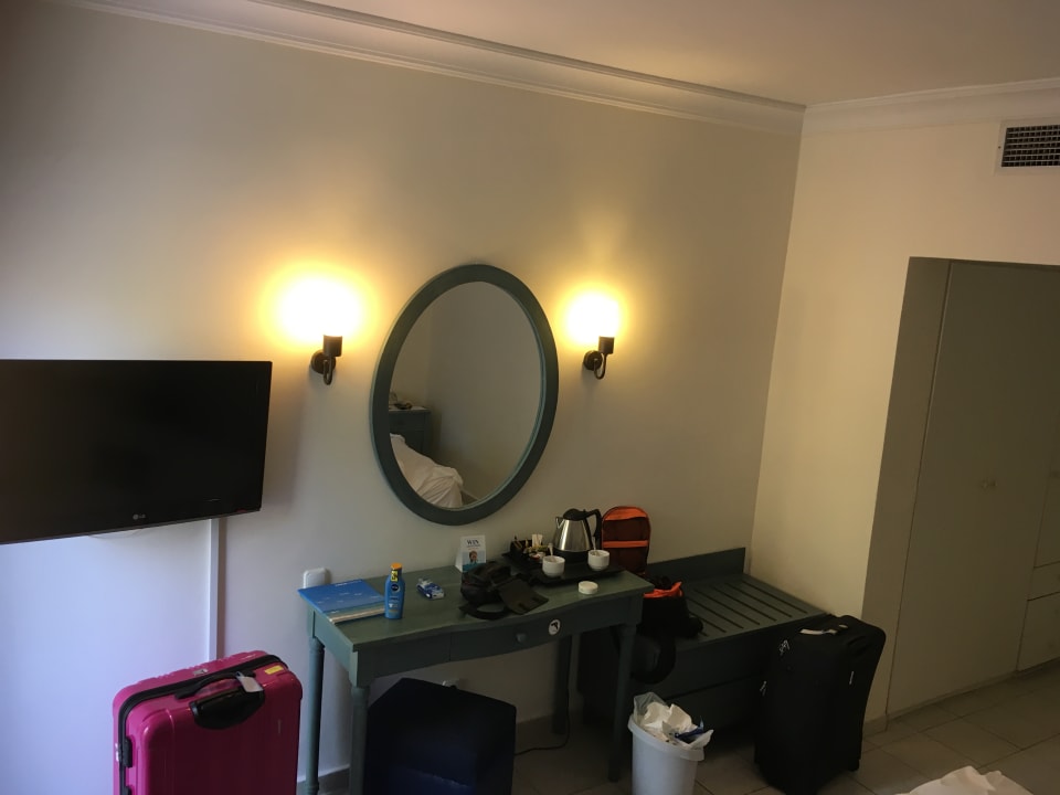 Zimmer Domes Aulūs Zante, Autograph Collection