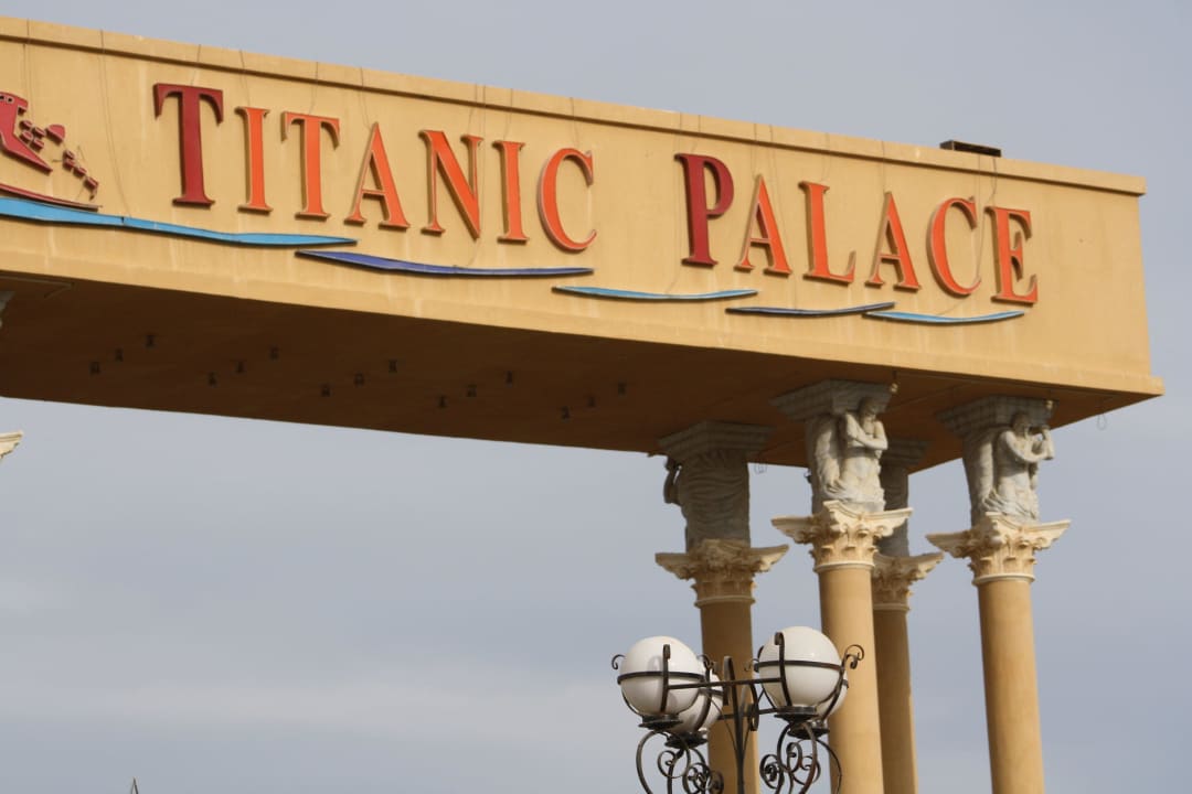 Eingang zum Palace Hotel Titanic Palace