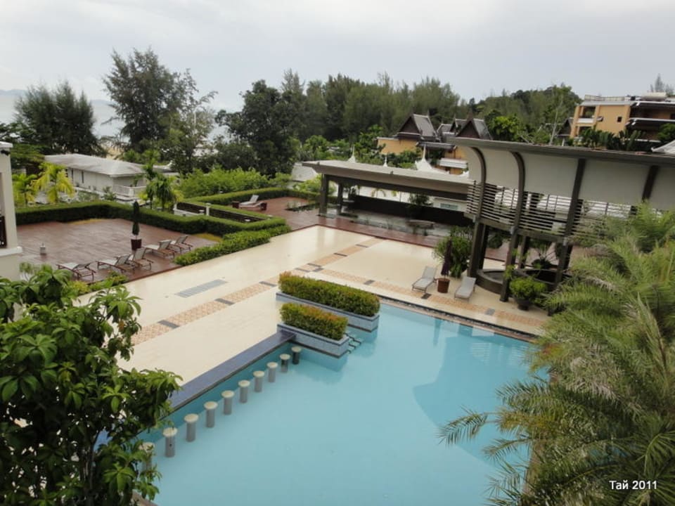 Бассейн - вид с 3-го этажа Hotel Anyavee Tubkaek Beach Resort Krabi