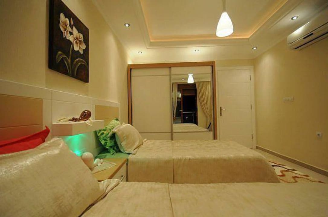 Schlafzimmer mit 2 Einzelbetten Yenisey Residence 2