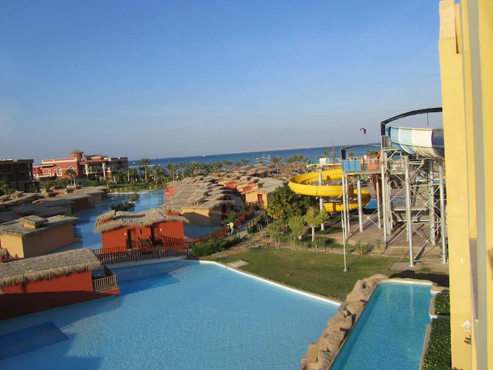 Widok z pokoju Titanic Beach Spa & Aqua Park