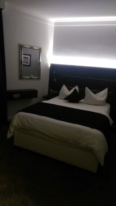 Queen-Size Bett Central Hotel
