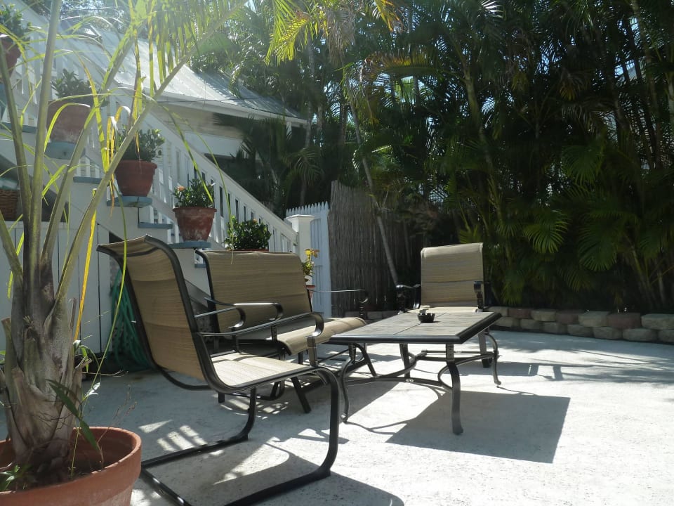 Sitzmöglichkeiten auf der Terasse Hotel Heron House Court