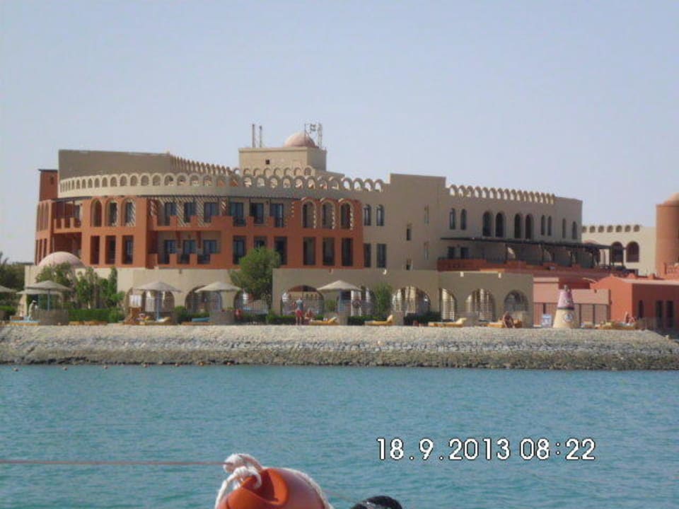 Ein Teil des Hotels von vorne Hotel Three Corners Ocean View prestige - Adults only