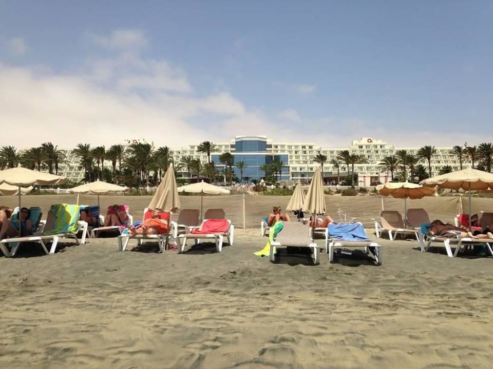 Blick vom (öffentlichen) Strand, Liegen kosten... SBH Hotel Costa Calma Palace