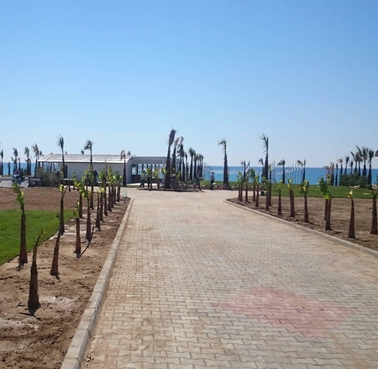 Strandeingang J'adore Deluxe Hotel & Spa