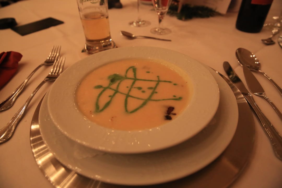 Gang 2 - Süppchen mit Rehfilet und Spinatschaum Landgasthof Zum Jossgrund