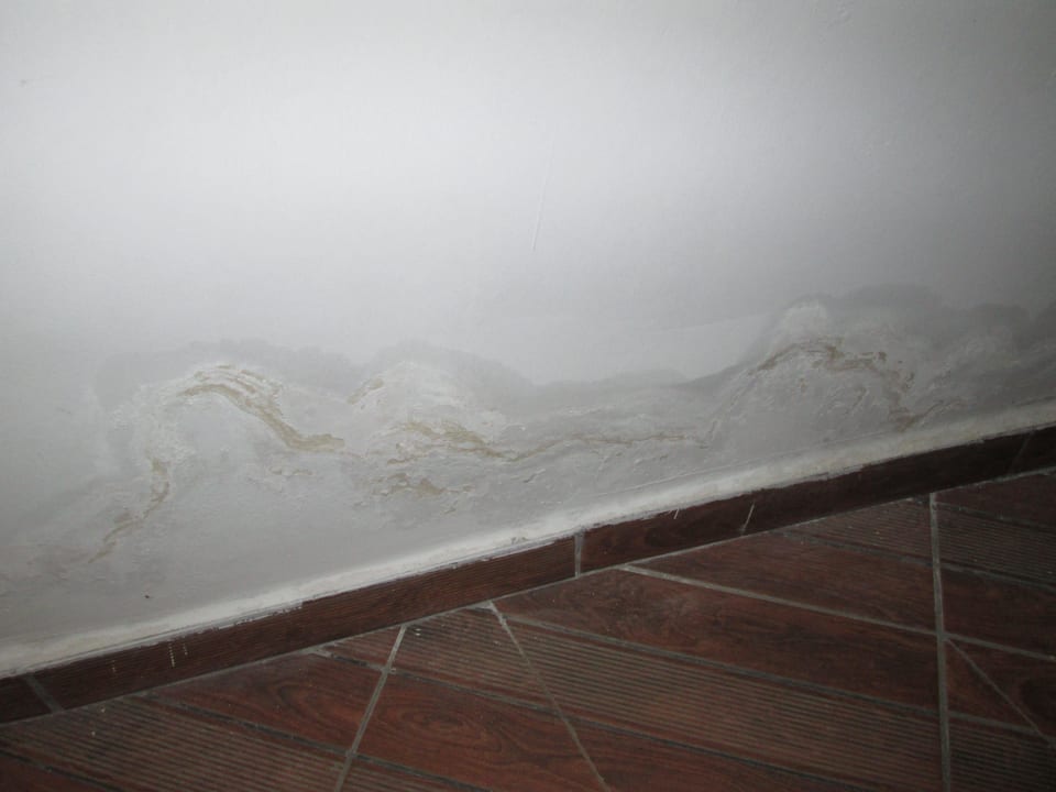 "Особая" текстура на стенах коридоров MC Beach Park Resort Hotel