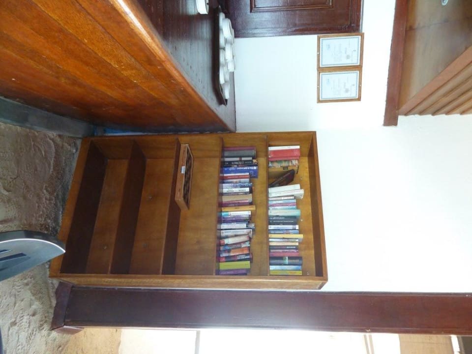 Sehr kleine Bücherecke Adaaran Club Rannalhi - All Inclusive