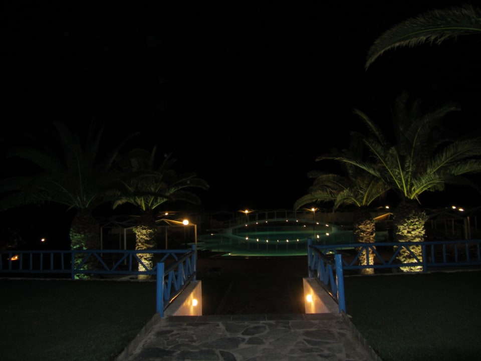 Abendblick auf den Hauptpool Mitsis Selection Rinela