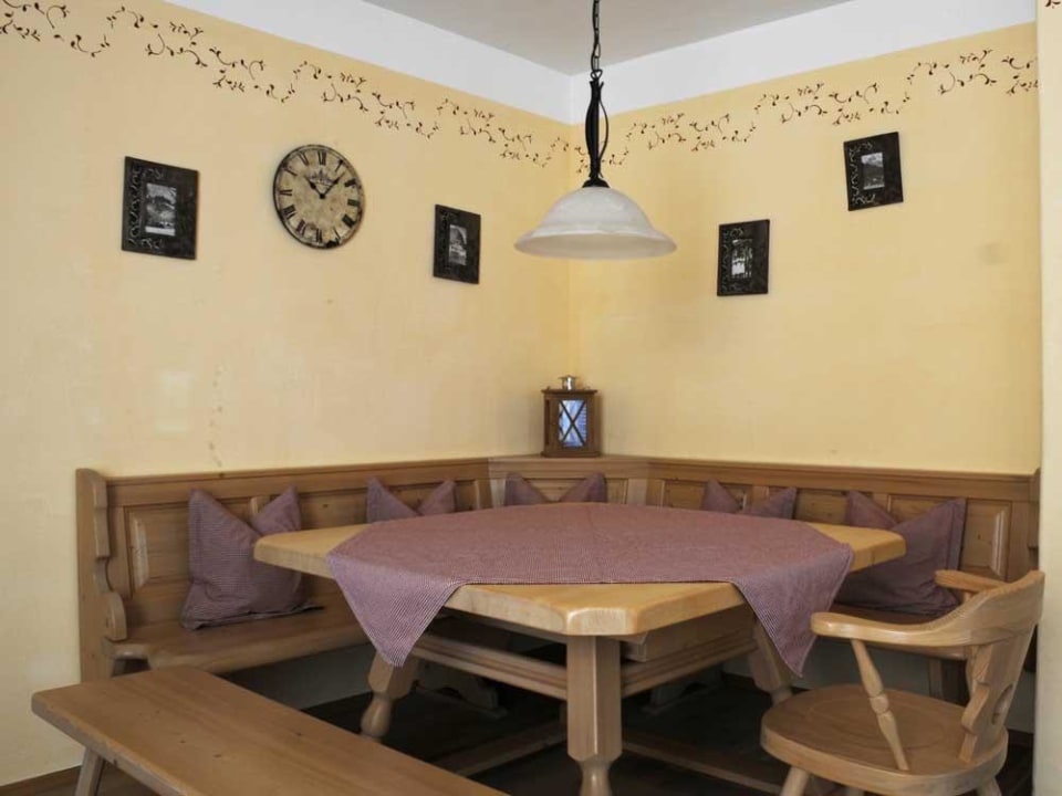 Die gemütliche Essecke in einer Ferienwohnung Bio-Bauernhof Zacherlhof