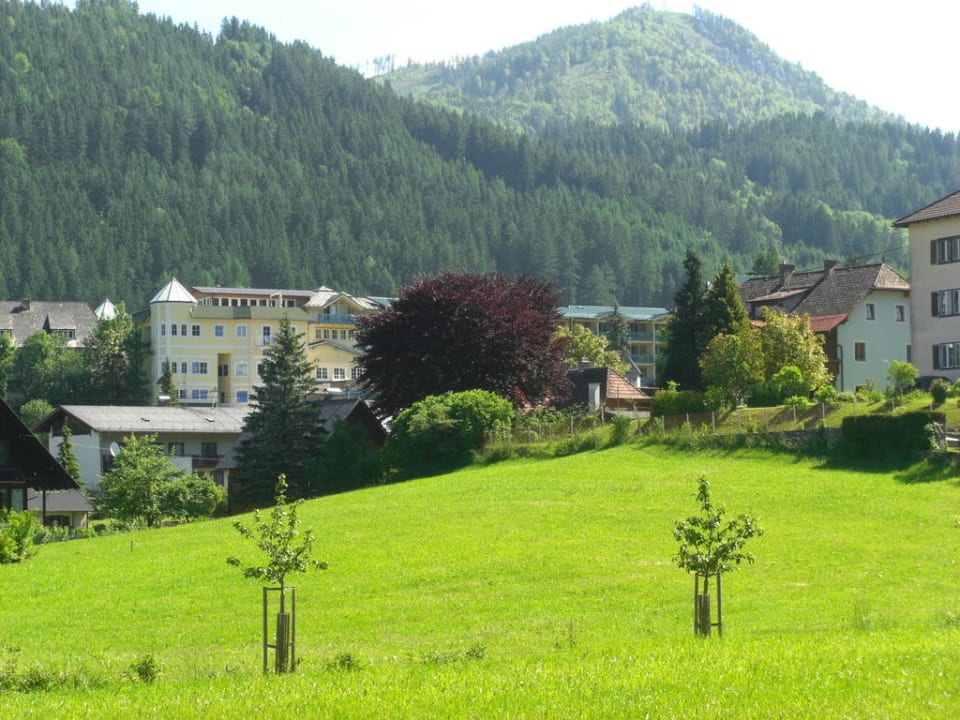 Hotel vom Bahnhof gesehen Dilly - Das Nationalpark Resort