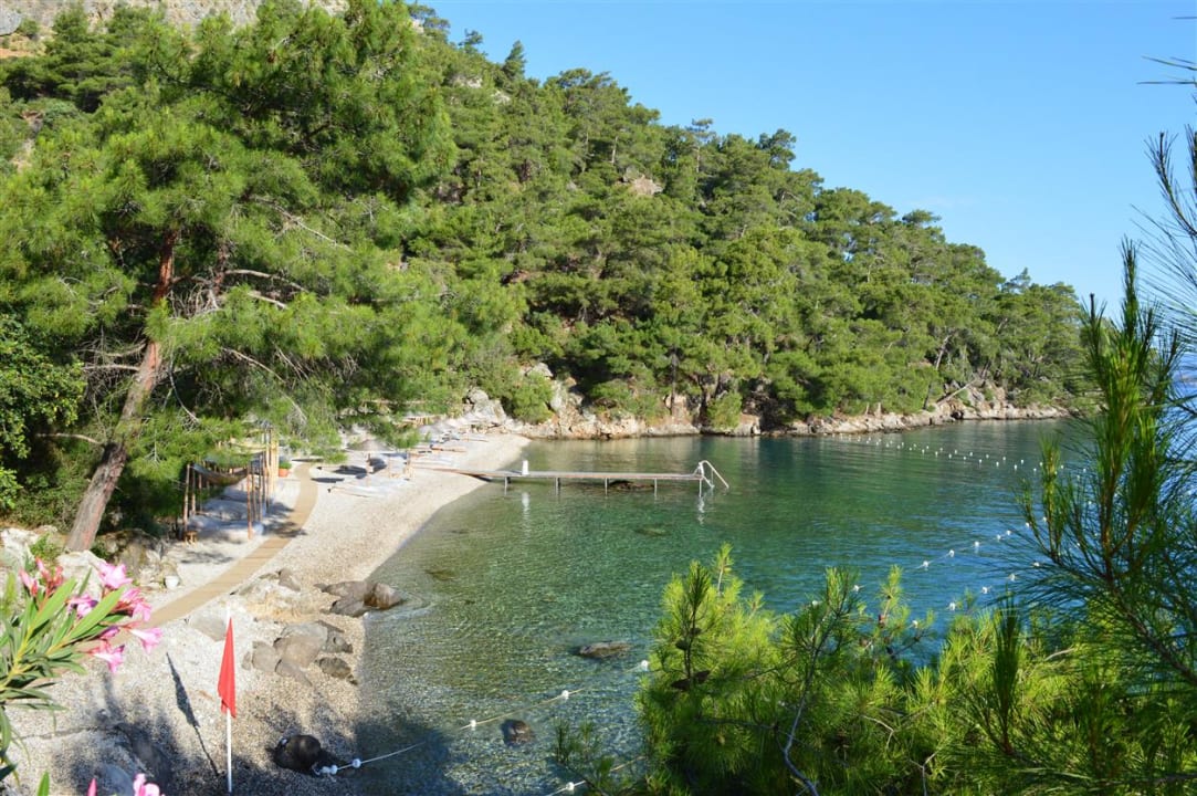 Strand Hillside Beach Club