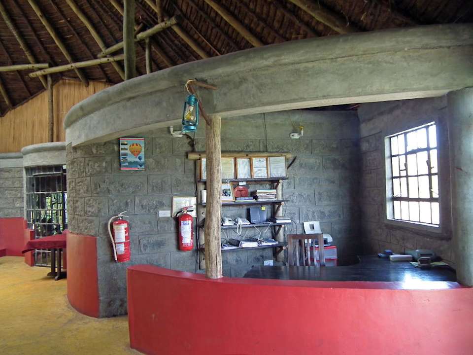 Die gut sortierte Bar Maili Saba Camp