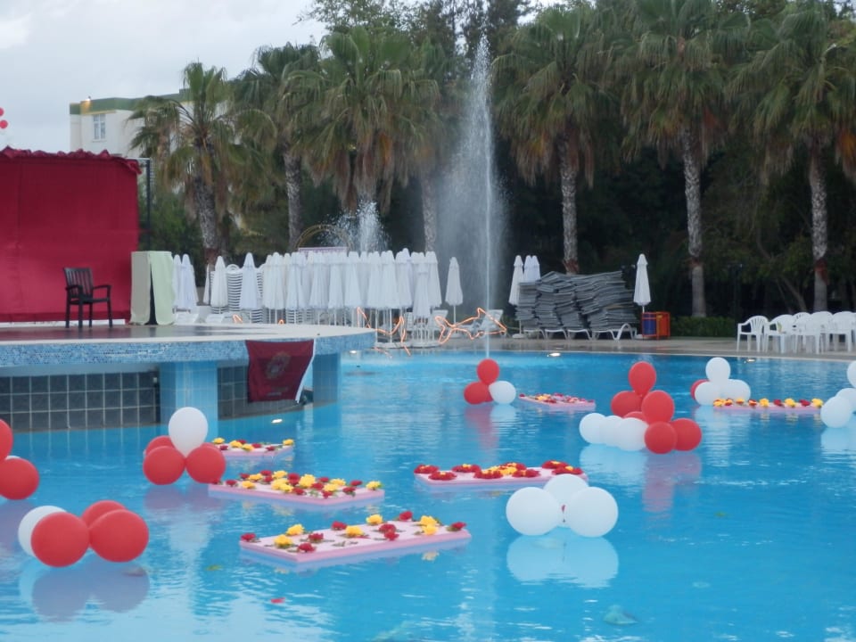 Подготовка к празднику Botanik Hotel & Resort