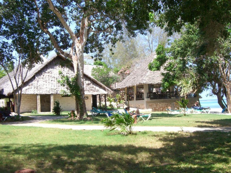 Blick durch die Hotelanlage Baobab Beach Resort & Spa
