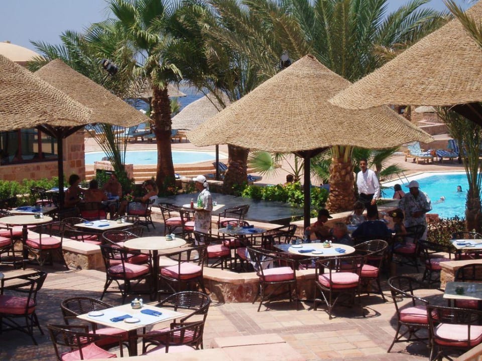 Restaurant und Pool Mövenpick Resort El Quseir