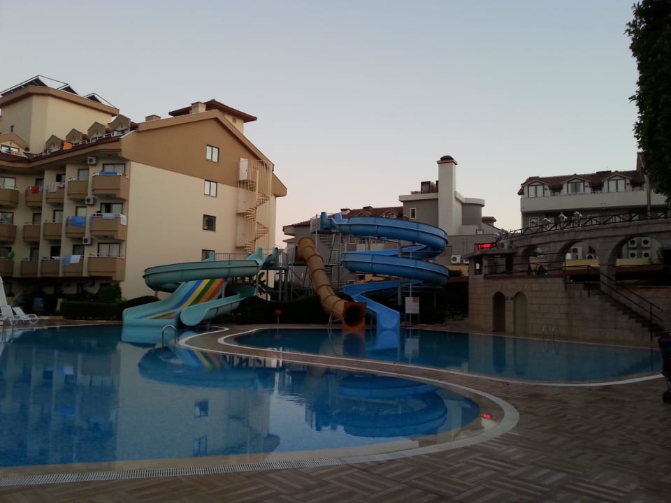 Abendliche Poolstimmung Grand Seker Hotel