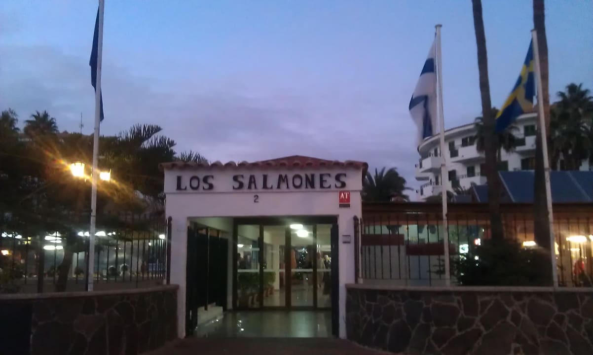 Hotel-Eingangs-Portal (bei Abenddämmerung) Servatur Playa Bonita