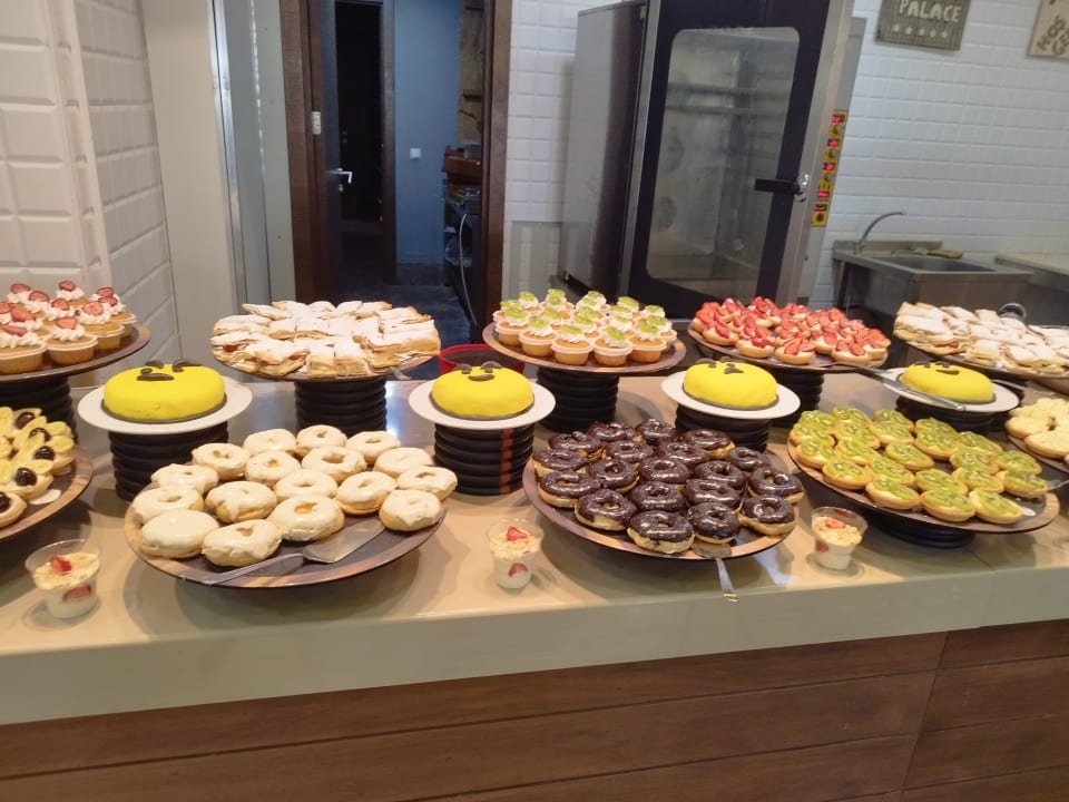 Gastro Saturn Palace Resort Hotel