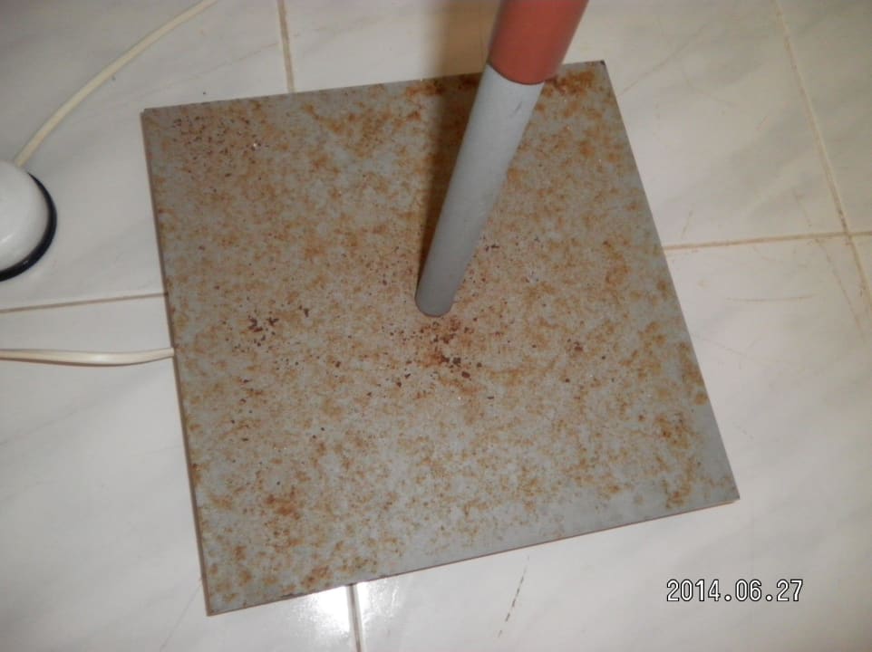 Lampenfuß mit Rost -Zimmer 522 SBH Hotel Taro Beach