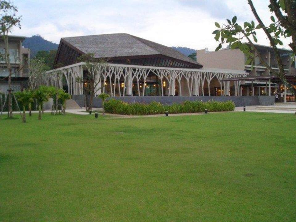 Blick von der Anlage zur Rezeption The Sands Khao Lak by Katathani